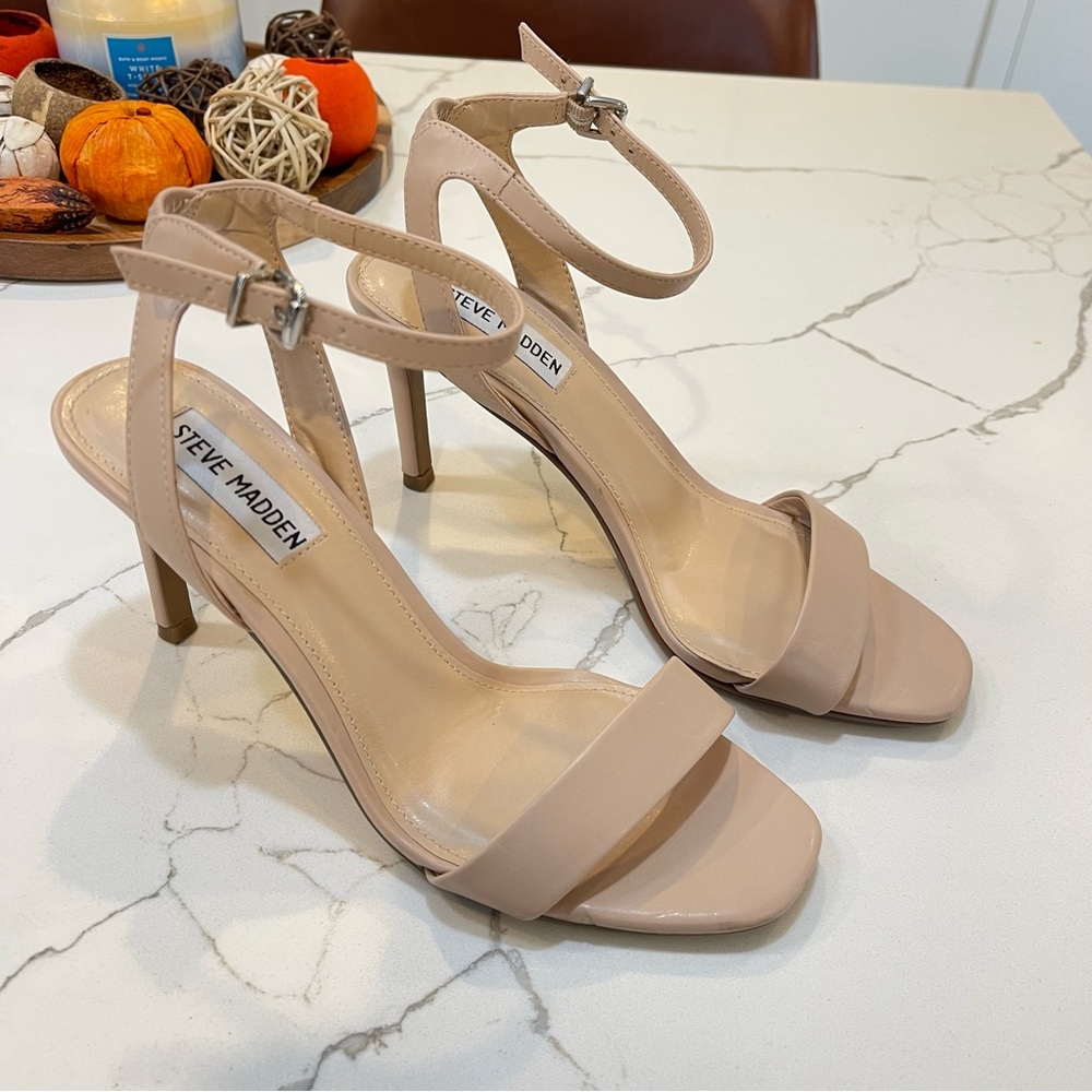 Steve Madden “Faith” heel nude 7.5